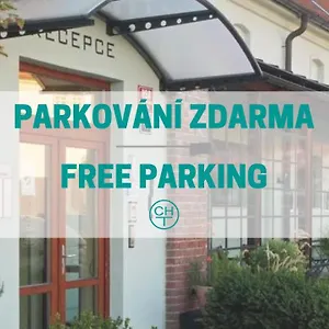hotel-chvalska-tvrz.praguehotelsweb.com/